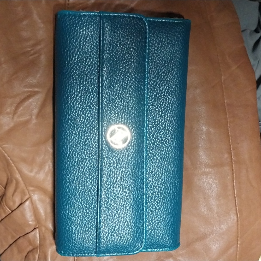 🌺SALE🌺ADRIENNE VITTADINI ZIP AROUND WALLET